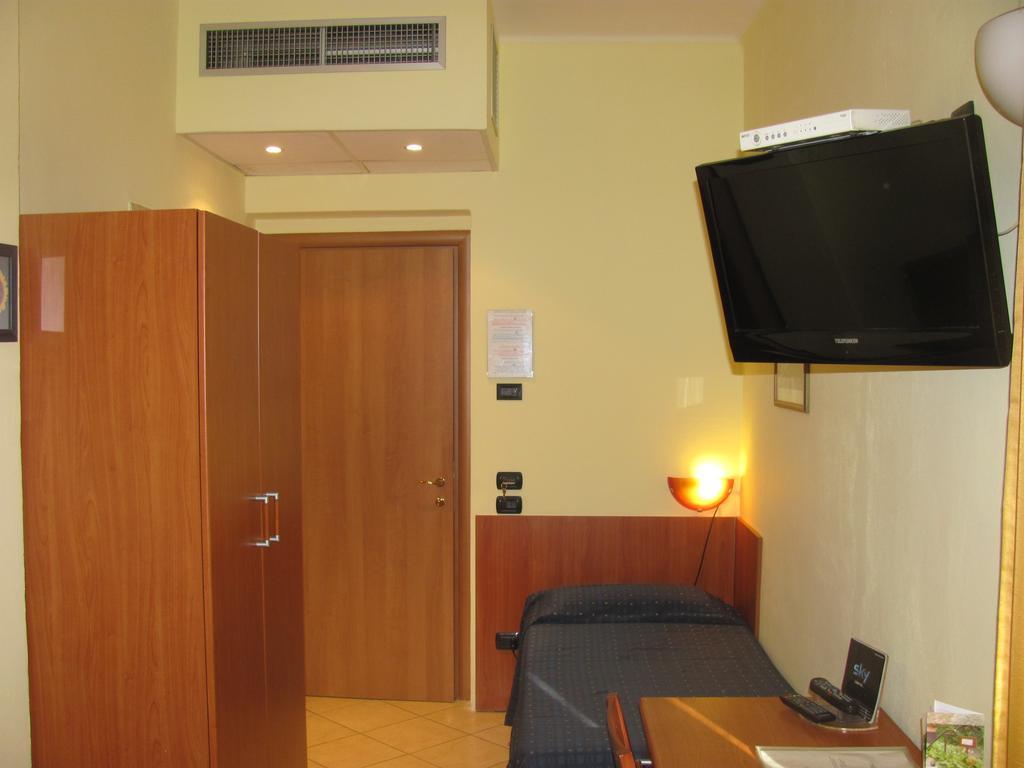 Albergo Hotel Giardino Desio Buitenkant foto