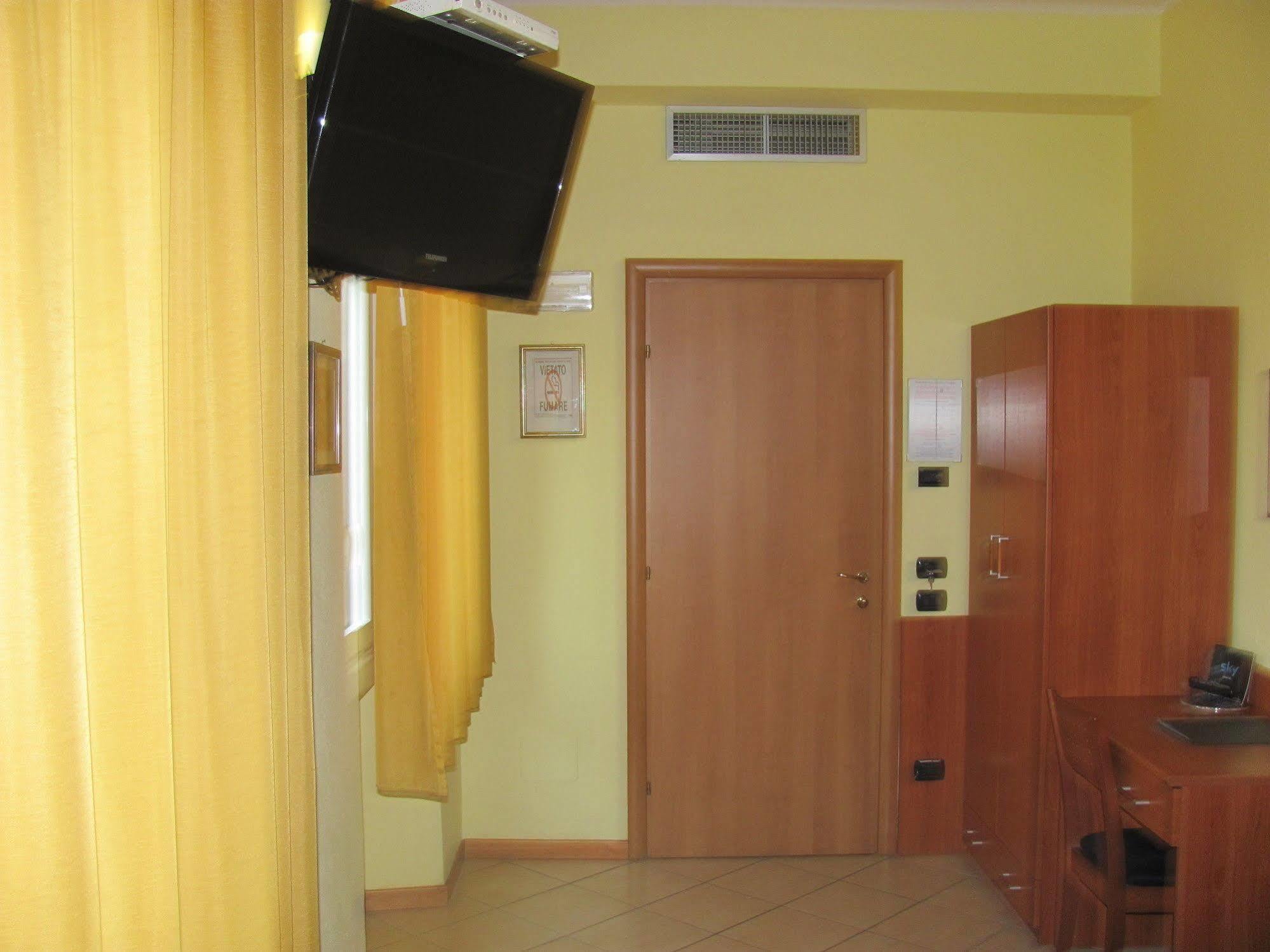 Albergo Hotel Giardino Desio Buitenkant foto